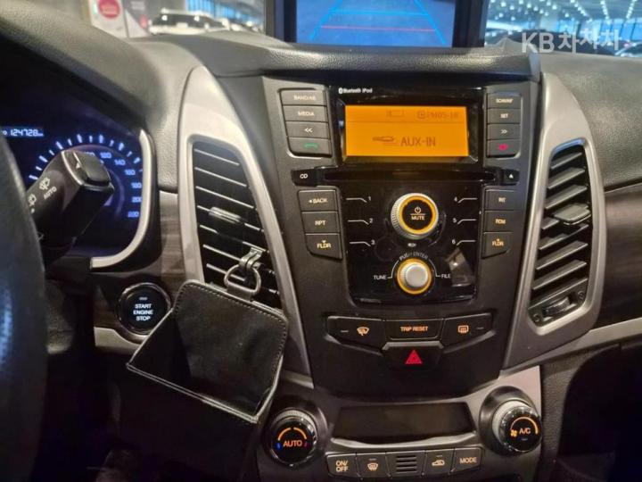 KG Mobility (Ssangyong) Korando New C 2.0 CVS 2WD Premium Type 8