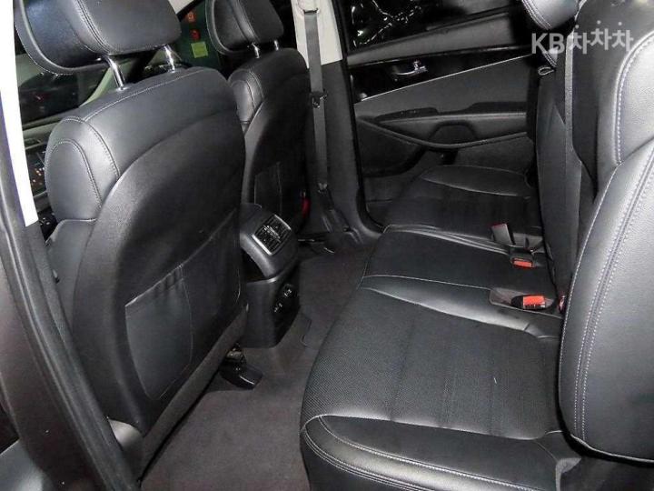 Kia Sorento Diesel 2.0 2WD Prestige 8