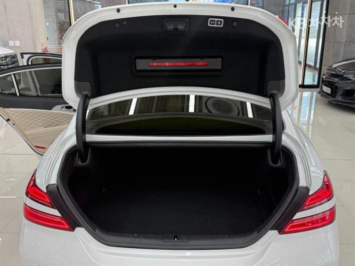 Genesis G70 2.0T 4WD Standard 8