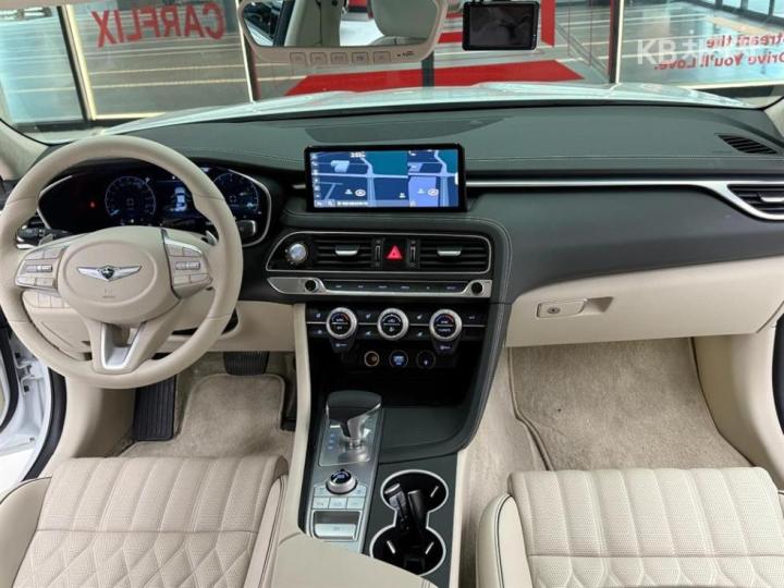 Genesis G70 2.0T 4WD Standard 9