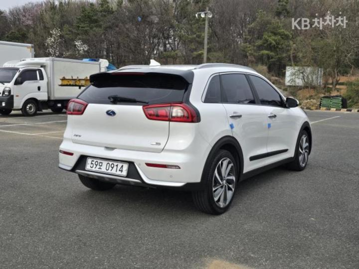 Kia Niro 1.6 Noblesse 6