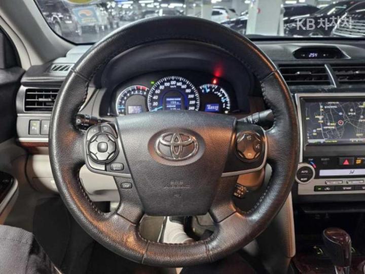 Toyota Camry New 2.5 XLE 5