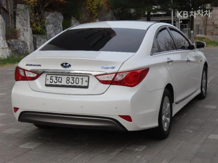 Hyundai Sonata Hybrid 2.0 Smart 4