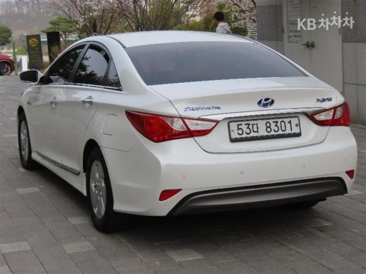Hyundai Sonata Hybrid 2.0 Smart 5
