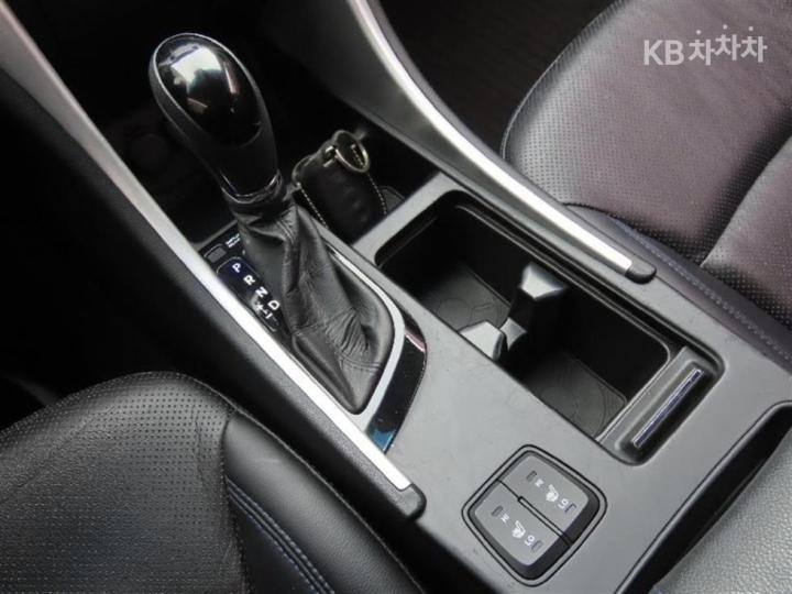 Hyundai Sonata Hybrid 2.0 Smart 7