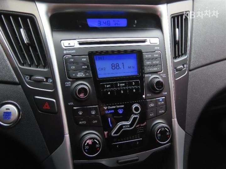 Hyundai Sonata Hybrid 2.0 Smart 8