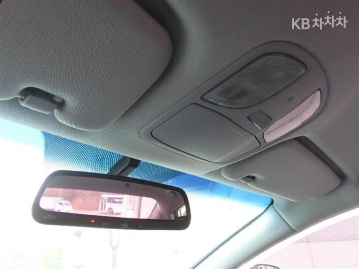 Hyundai Sonata Hybrid 2.0 Smart 9