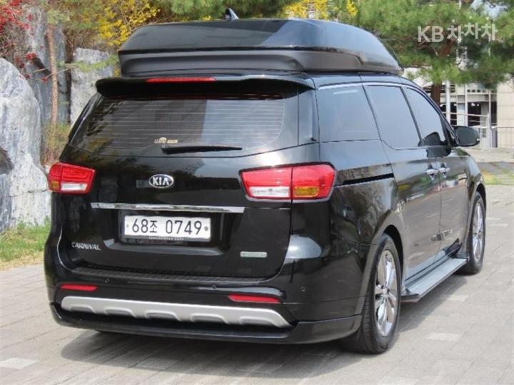 Kia Carnival 2.2 Diesel High Limousine President 4