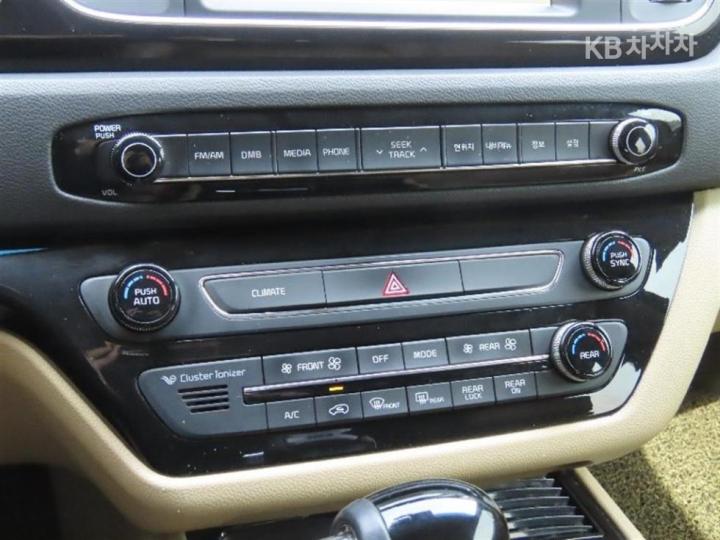 Kia Carnival 2.2 Diesel High Limousine President 8