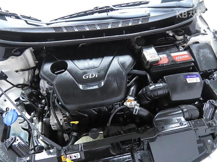 Hyundai Avante 1.6 GDi Modern Base Type 8