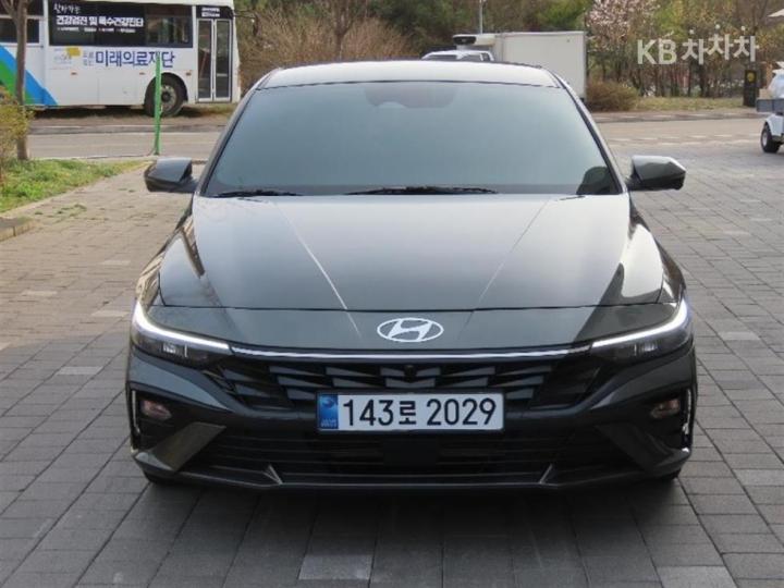 Hyundai Avante CN7 1.6 Gasoline Modern 2