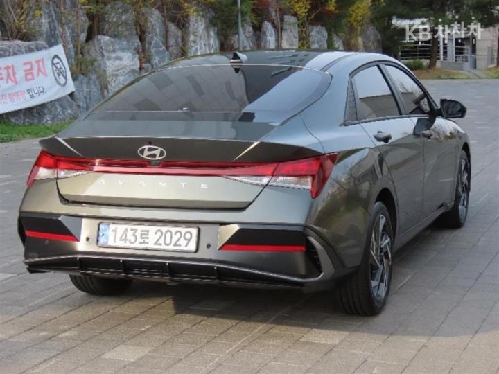 Hyundai Avante CN7 1.6 Gasoline Modern 4