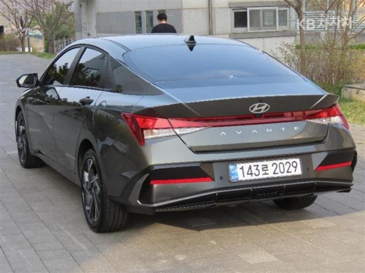 Hyundai Avante CN7 1.6 Gasoline Modern 5