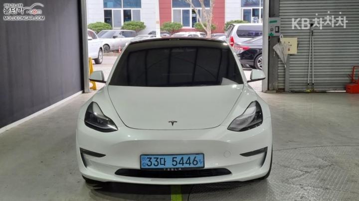 Tesla Model 3 Long Range 4