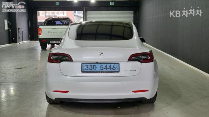 Tesla Model 3 Long Range 5