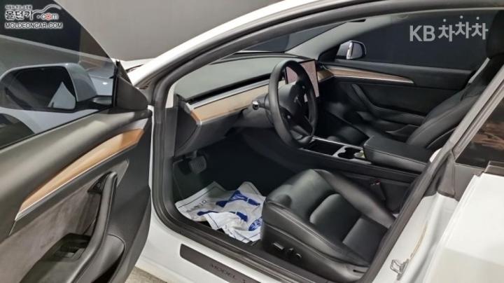 Tesla Model 3 Long Range 10