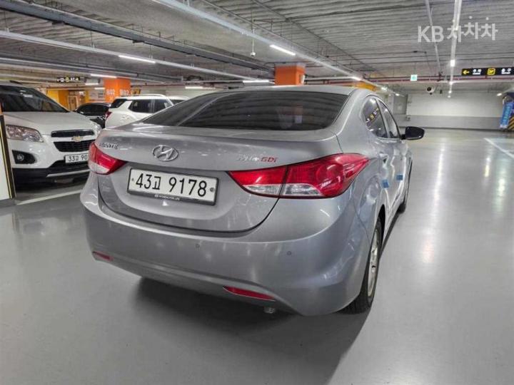 Hyundai Avante MD M16 GDi LUXURY 4