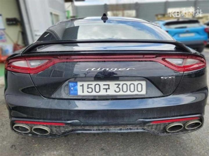 Kia Stinger 2.0 Turbo 2WD Platinum 3