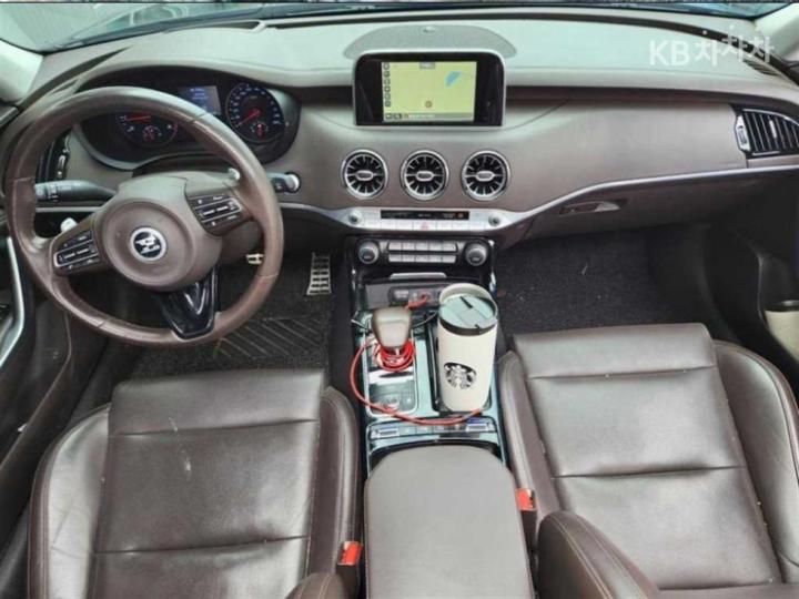 Kia Stinger 2.0 Turbo 2WD Platinum 6