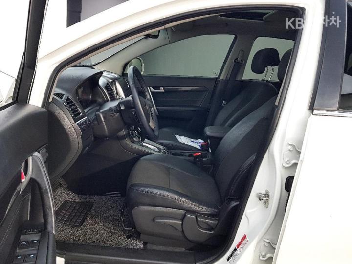 Chevrolet Captiva 2WD LT 9