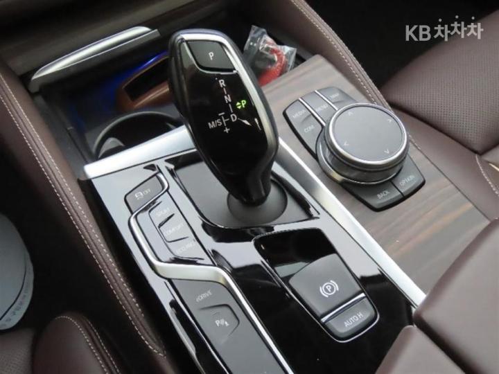 BMW 5 Series G30 530e M Sport 7