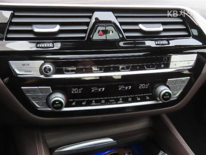 BMW 5 Series G30 530e M Sport 8