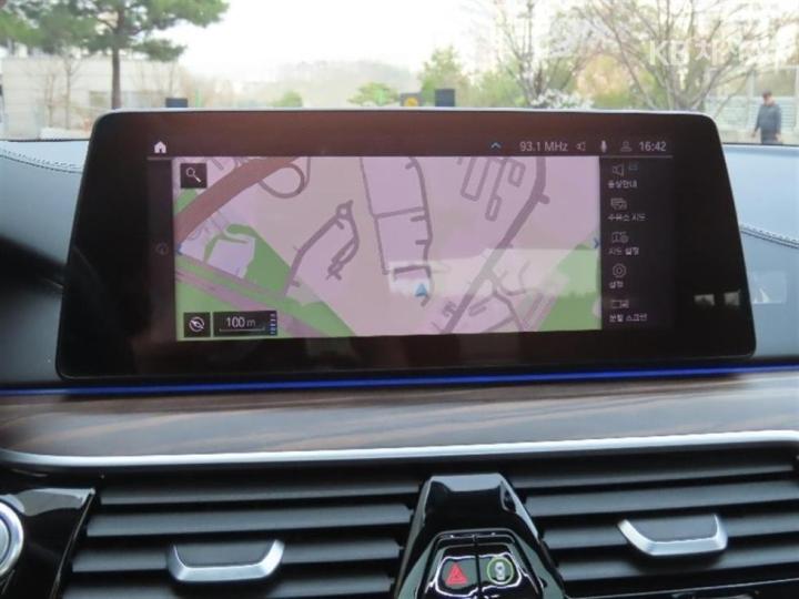 BMW 5 Series G30 530e M Sport 9