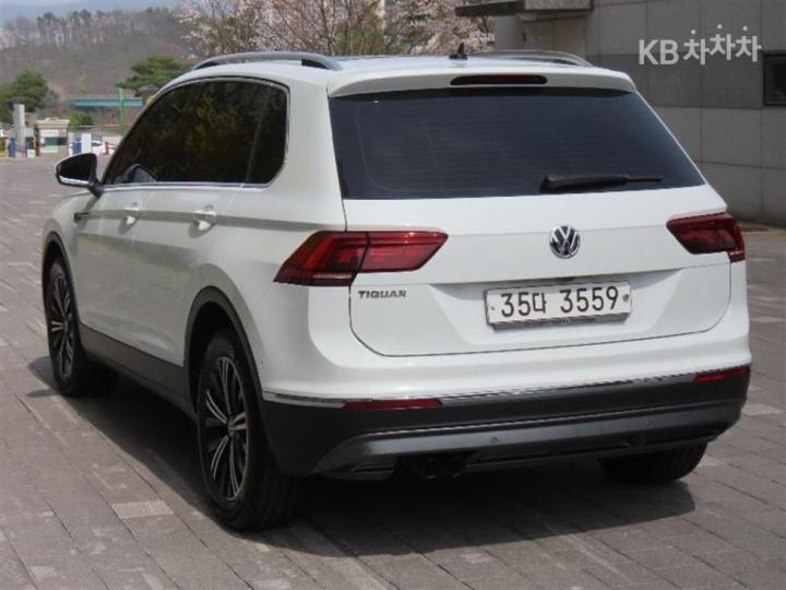 Volkswagen Tiguan 2.0 TDI Base Type 5