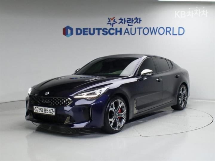 Kia Stinger 2.0 Turbo 4WD Platinum 2