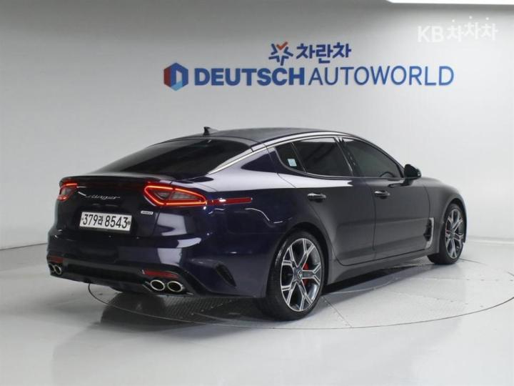 Kia Stinger 2.0 Turbo 4WD Platinum 3