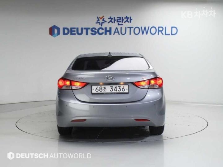 Hyundai Avante MD M16 GDI New 5