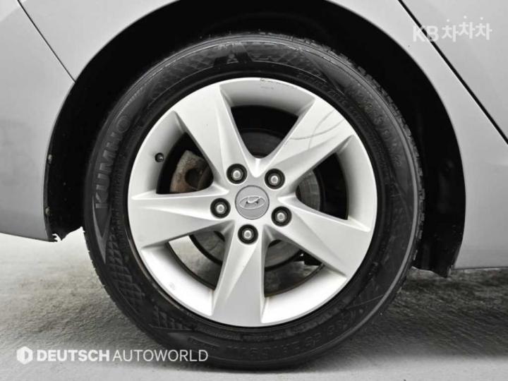 Hyundai Avante MD M16 GDI New 6