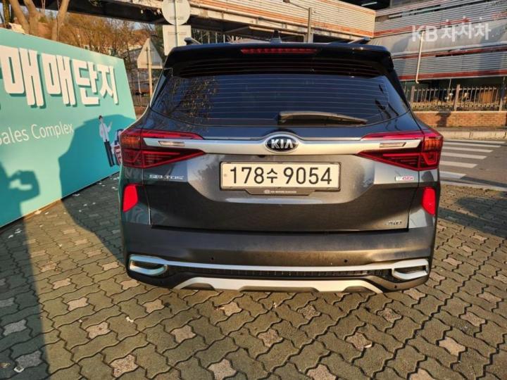 Kia Seltos 1.6 Gasoline Turbo 4WD Noblesse 5