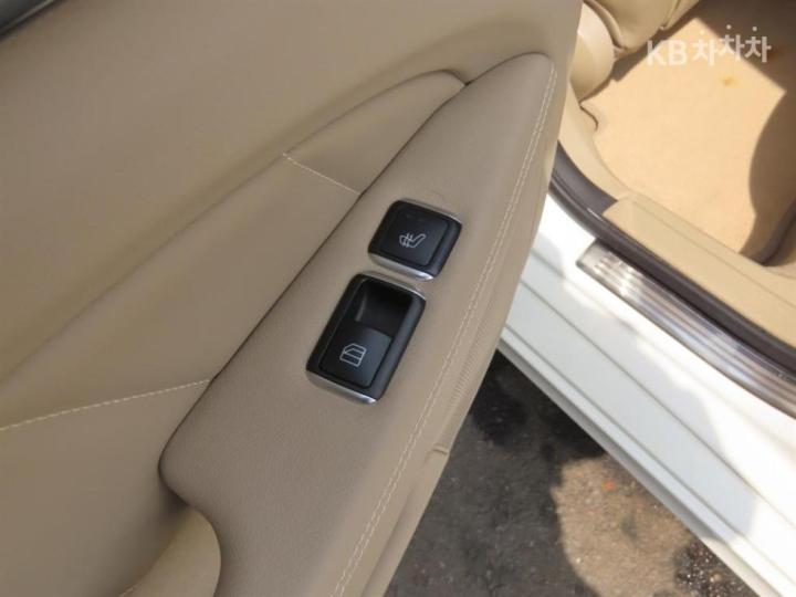 Mercedes-Benz CLS-Class W218 CLS350 Gasoline BlueEfficiency W218 2011-2012 7