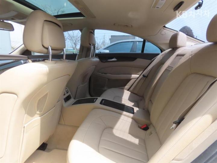 Mercedes-Benz CLS-Class W218 CLS350 Gasoline BlueEfficiency W218 2011-2012 8