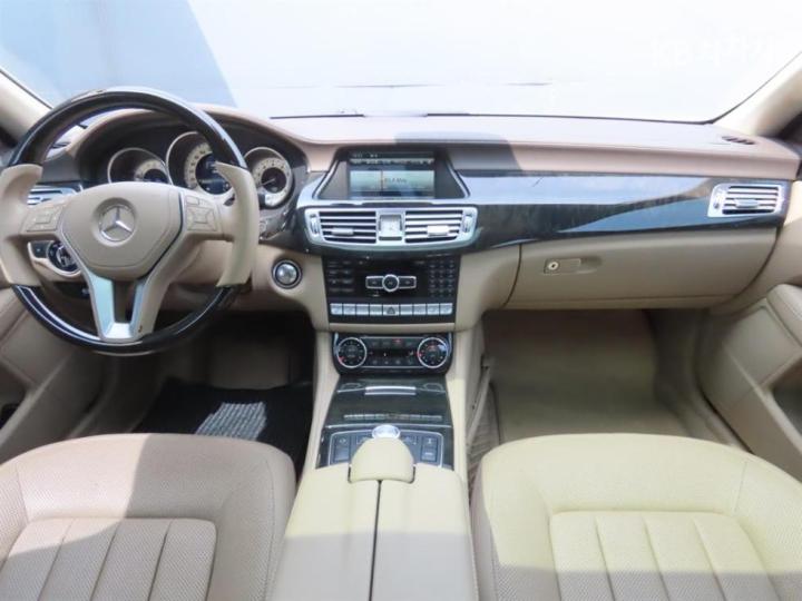 Mercedes-Benz CLS-Class W218 CLS350 Gasoline BlueEfficiency W218 2011-2012 9