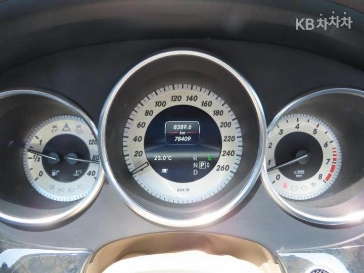 Mercedes-Benz CLS-Class W218 CLS350 Gasoline BlueEfficiency W218 2011-2012 10
