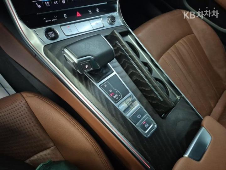 Audi A6 C8 45 TFSI Premium 9