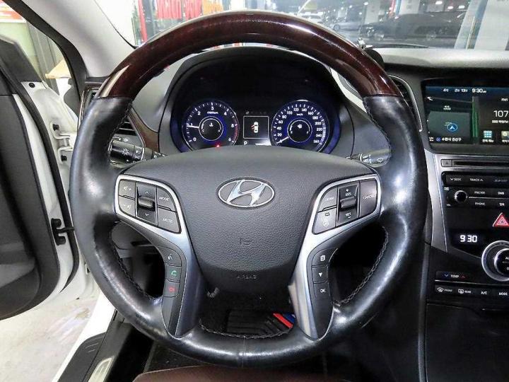 Hyundai Grandeur HG HG220 Diesel Premium 10