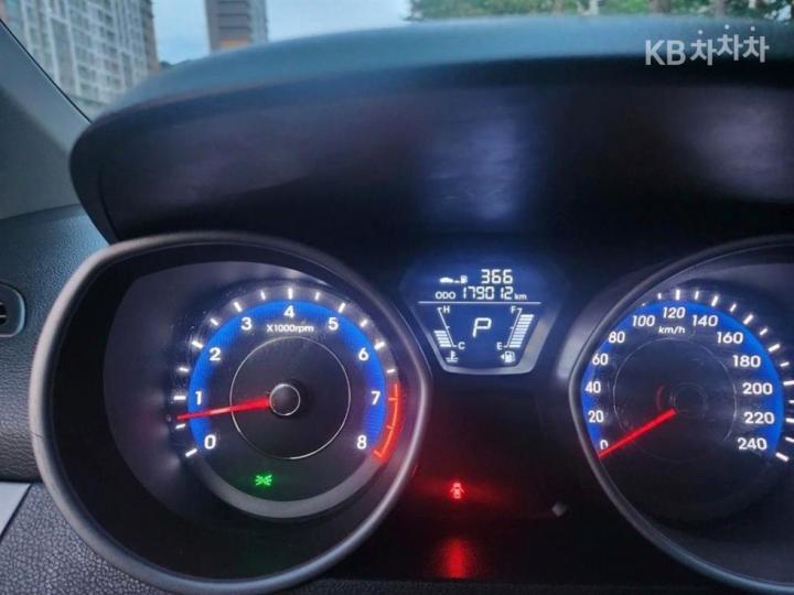 Hyundai Avante MD M16 GDi LUXURY 9