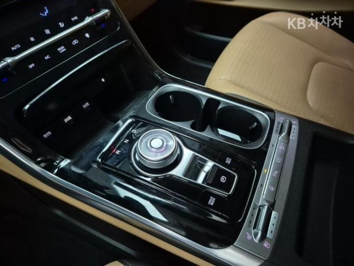 Kia Carnival D2.2 Signature 9