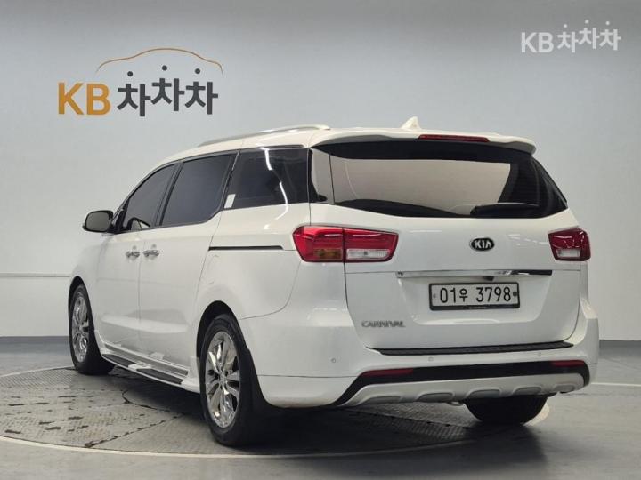 Kia Carnival 2.2 Diesel Prestige 3