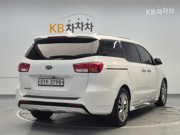 Kia Carnival 2.2 Diesel Prestige 4