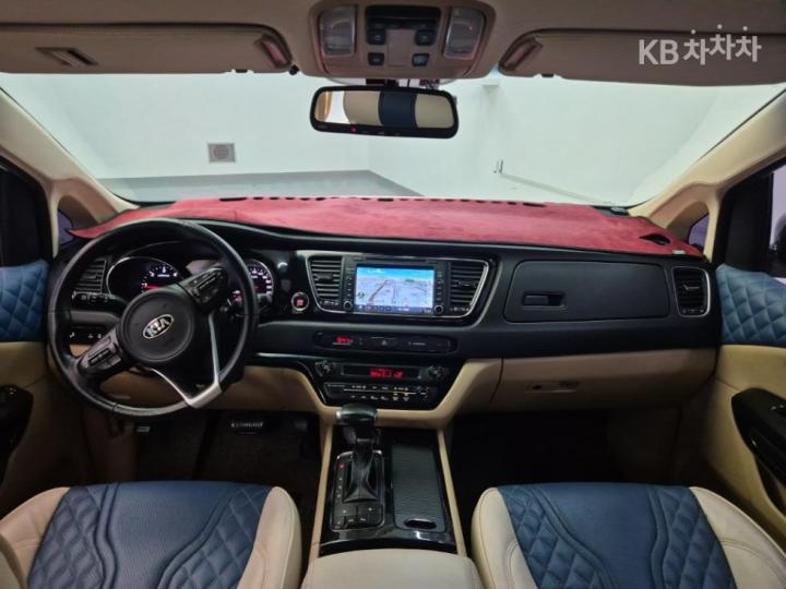 Kia Carnival 2.2 Diesel Prestige 8