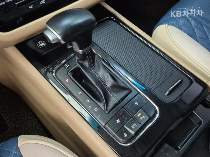 Kia Carnival 2.2 Diesel Prestige 9