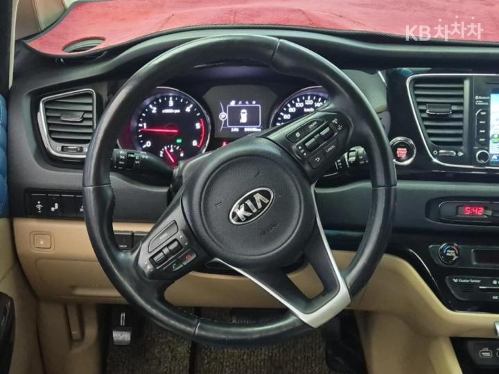 Kia Carnival 2.2 Diesel Prestige 10