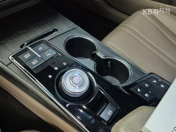 Kia K8 Hybrid 1.6 Turbo Noblesse 9