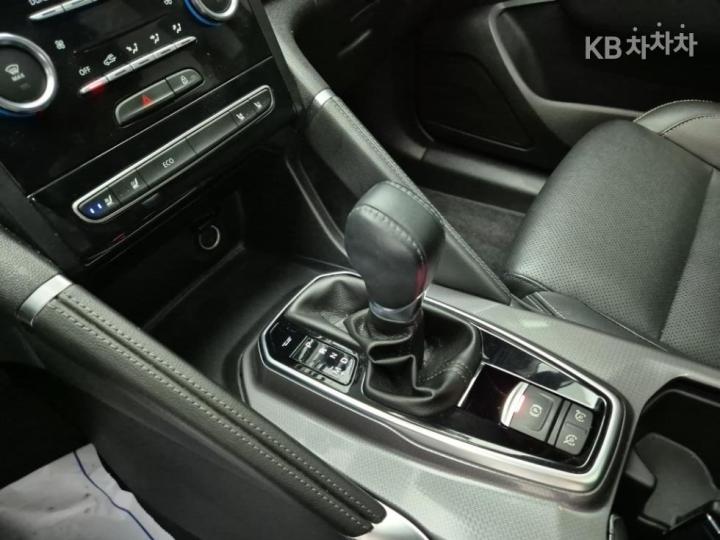 Renault QM6 Gasoline 2.0 2WD RE Base Type 9