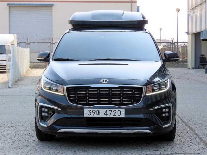 Kia Carnival 2.2 Diesel Noblesse Special 2