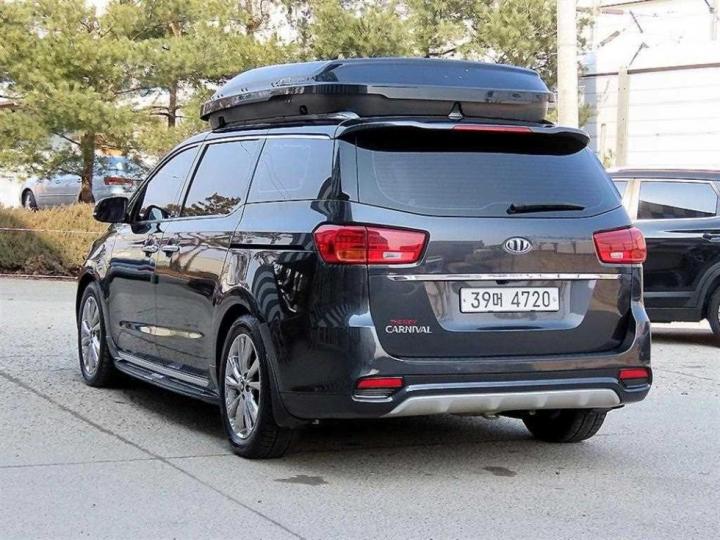 Kia Carnival 2.2 Diesel Noblesse Special 4